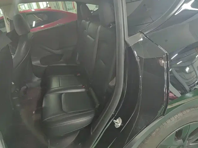 Tesla Model Y — Фото автомобиля 16