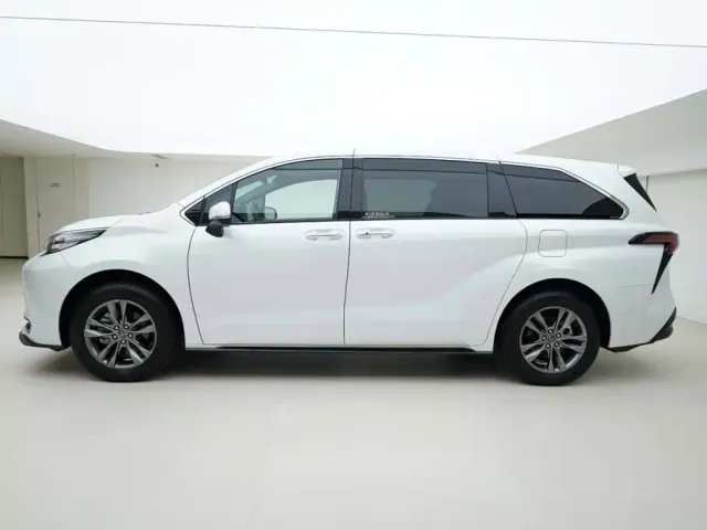 Toyota Sienna — Фото автомобиля 3