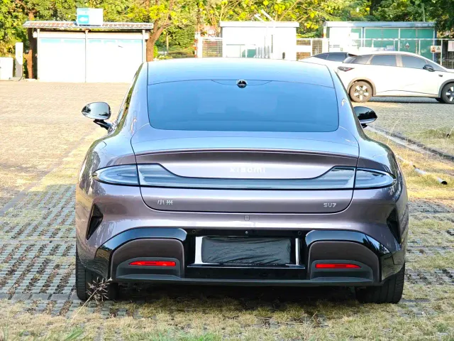Xiaomi SU7 — Фото автомобиля 16
