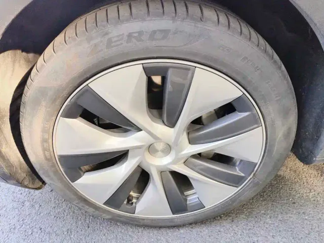 Tesla Model Y — Фото автомобиля 7