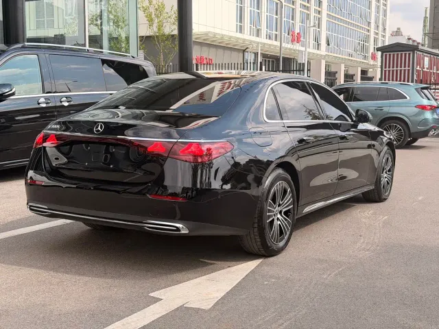 Mercedes-Benz E-Class — Фото автомобиля 7