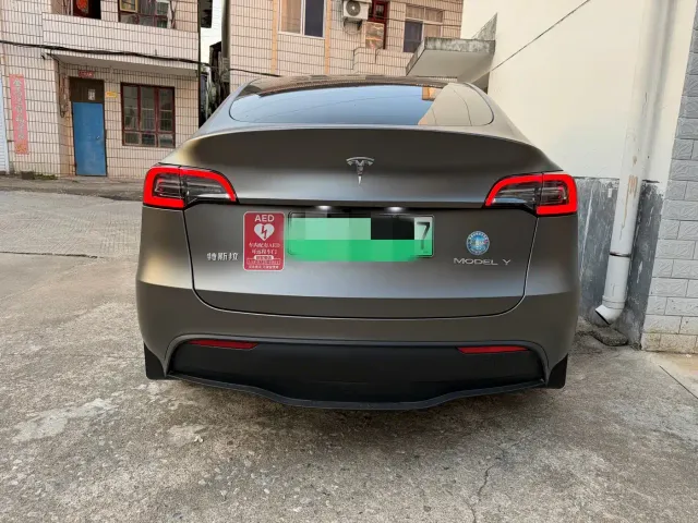 Tesla Model Y — Фото автомобиля 3