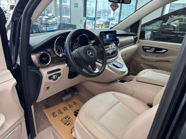 Mercedes-Benz V-Class — Фото автомобиля 6