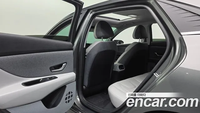 Hyundai AVANTE Avante (CN7) — Фото автомобиля 15