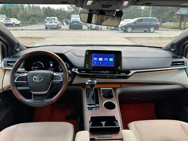 Toyota Sienna — Фото автомобиля 21