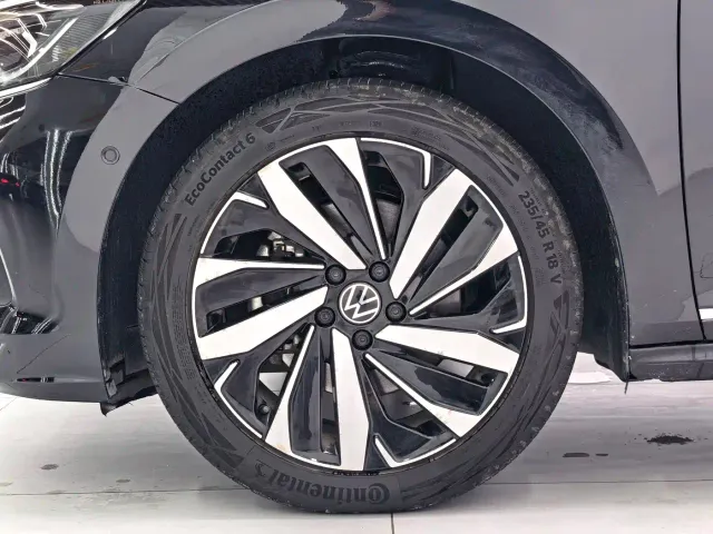 Volkswagen Passat — Фото автомобиля 24