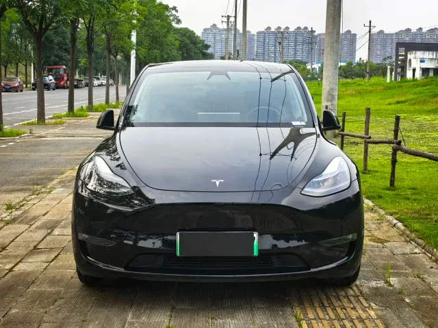 Фотография автомобиля — Tesla Model Y