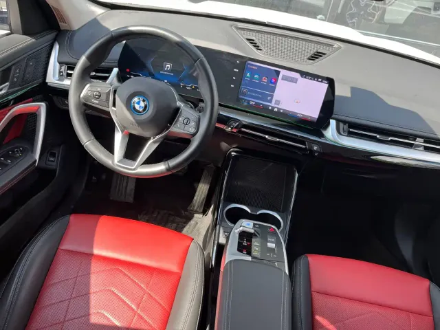 BMW iX1 — Фото автомобиля 6