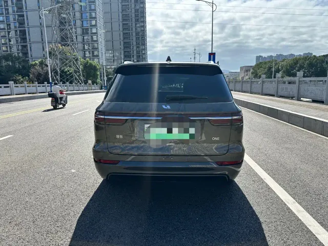 Li Auto ONE — Фото автомобиля 10