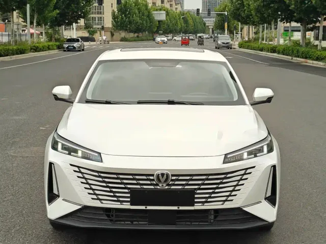 Changan Eado — Фото автомобиля 2