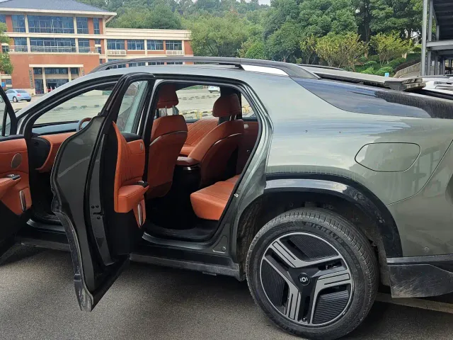 Changan Qiyuan E07 — Фото автомобиля 8