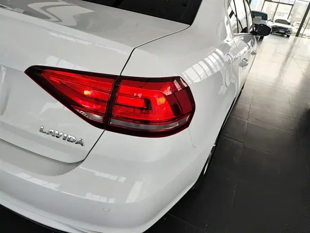 Volkswagen Lavida — Фото автомобиля 7
