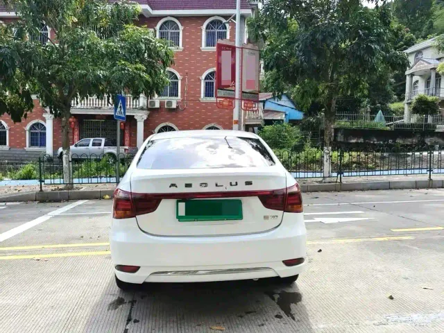 Dongfeng Fengshen E70 — Фото автомобиля 9