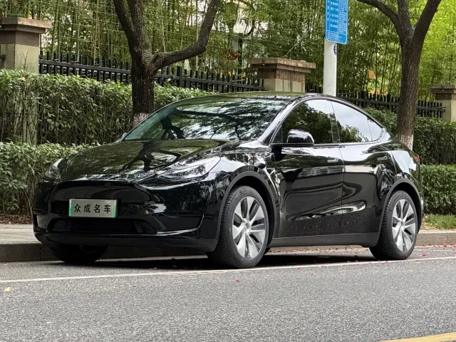 Фотография автомобиля — Tesla Model Y