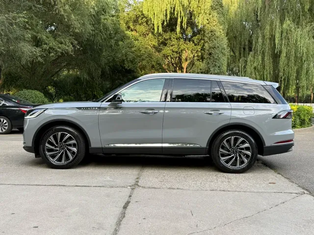 Lincoln Aviator — Фото автомобиля 4