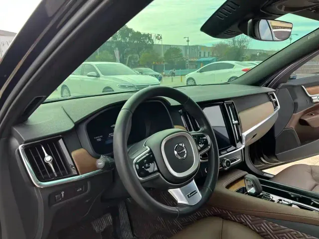 Volvo S90 — Фото автомобиля 11
