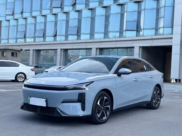 Фотография автомобиля — Geely Galaxy L6
