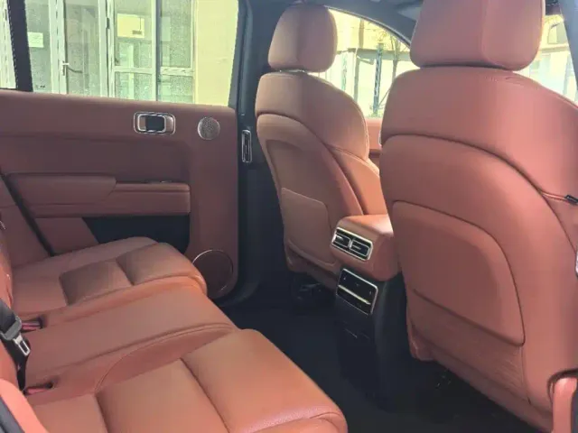 Li Auto L7 — Фото автомобиля 5