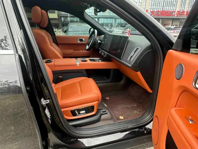 Li Auto L8 — Фото автомобиля 8