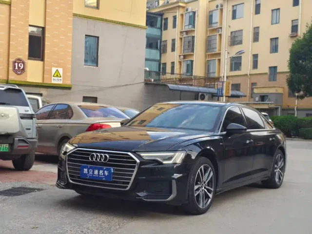 Фотография автомобиля — Audi A6L