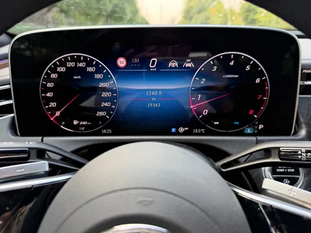Mercedes-Benz E-Class — Фото автомобиля 19