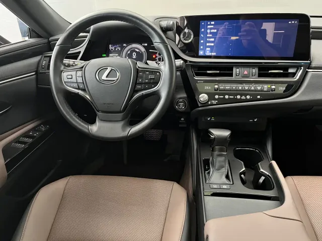 Lexus ES — Фото автомобиля 16