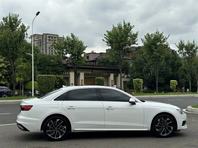 Audi A4L — Фото автомобиля 16