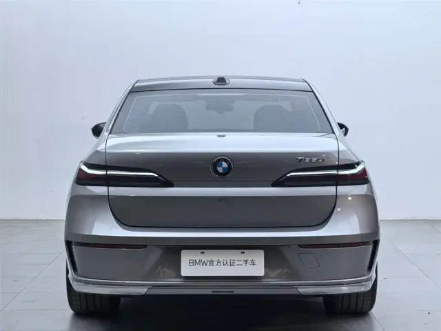 BMW 7 Series — Фото автомобиля 5
