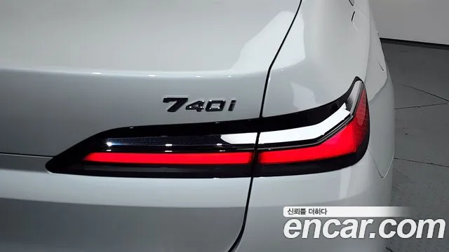 BMW 7-Series — Фото автомобиля 19