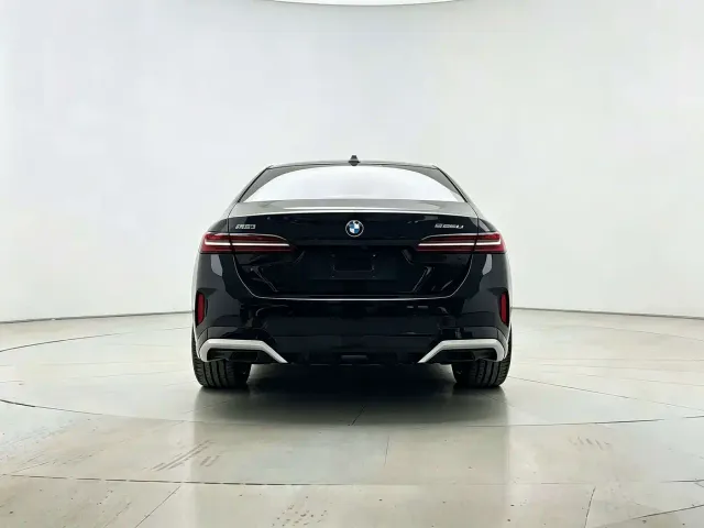 BMW 5 Series — Фото автомобиля 7