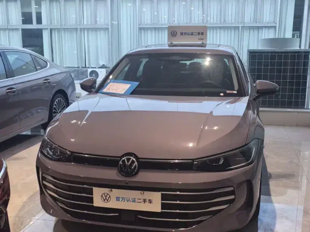 Volkswagen Passat — Фото автомобиля 3