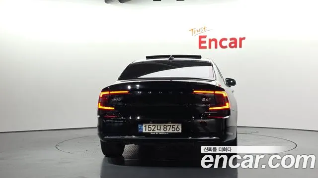 Volvo S90 — Фото автомобиля 4