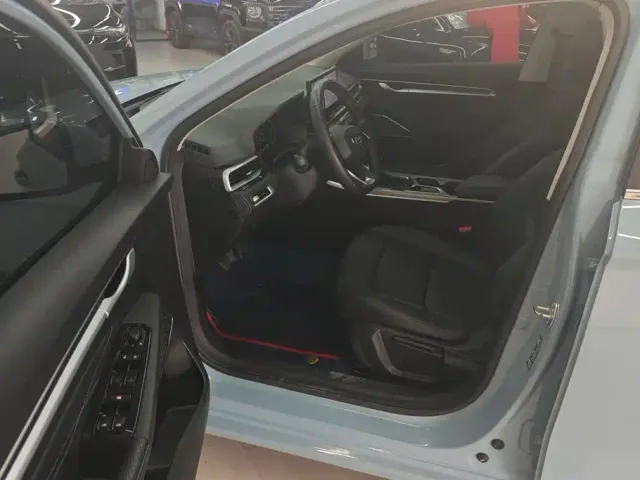 Geely Emgrand — Фото автомобиля 9