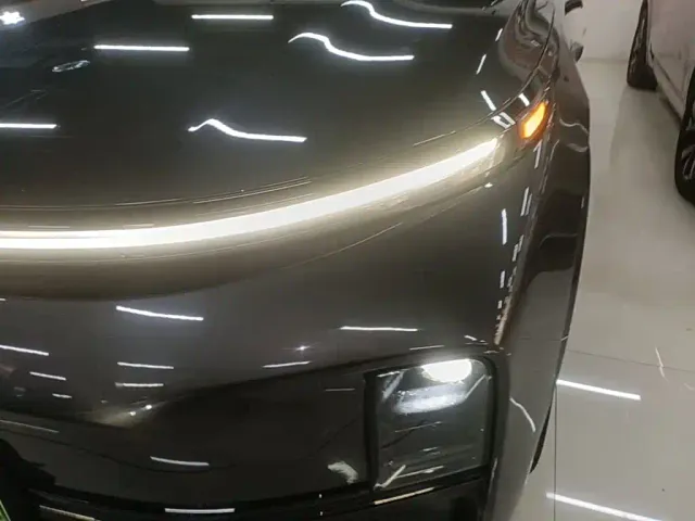 Li Auto L8 — Фото автомобиля 23