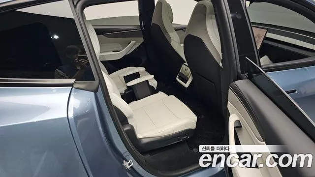 Tesla Model Y — Фото автомобиля 11