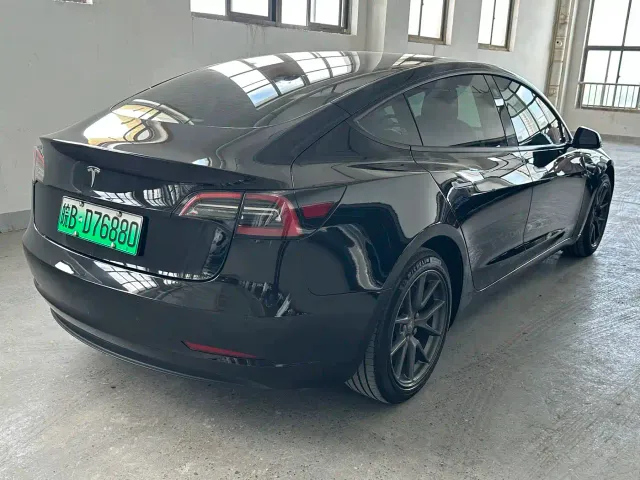 Tesla Model 3 — Фото автомобиля 6