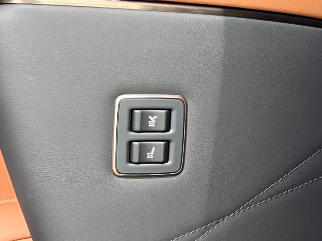 Toyota Vellfire — Фото автомобиля 12