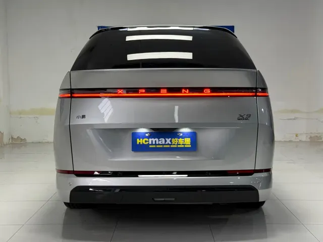 Xpeng X9 — Фото автомобиля 5