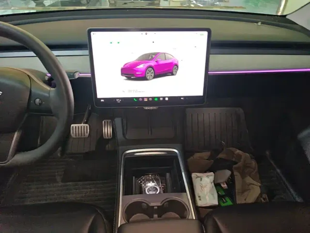 Tesla Model Y — Фото автомобиля 12