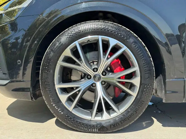 Audi Q8 — Фото автомобиля 25