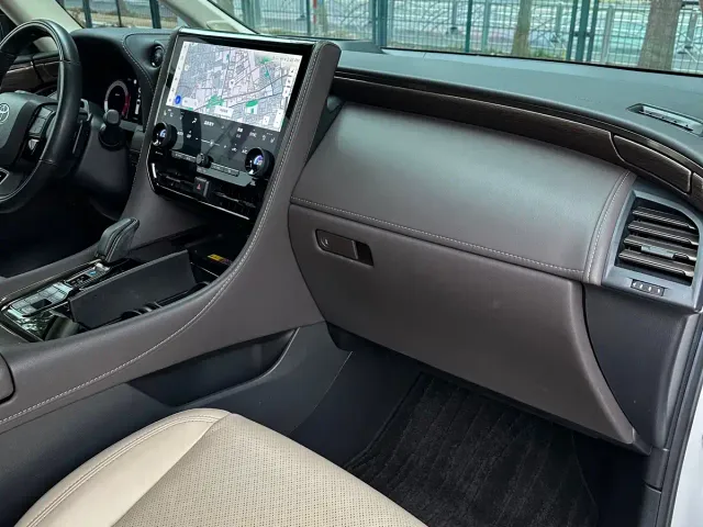 Toyota Alphard — Фото автомобиля 12