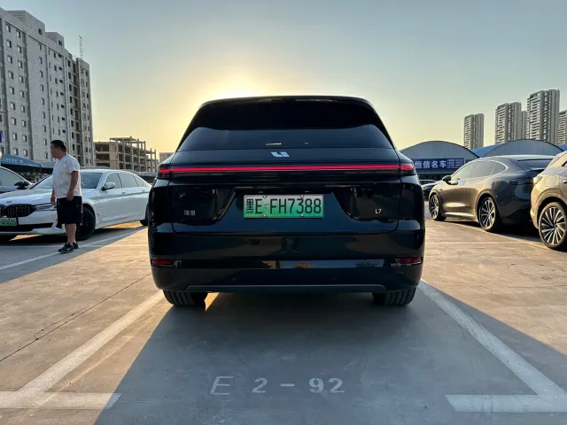 Li Auto L7 — Фото автомобиля 9