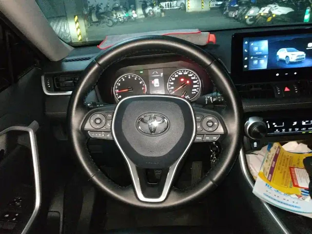 Toyota RAV4 — Фото автомобиля 14