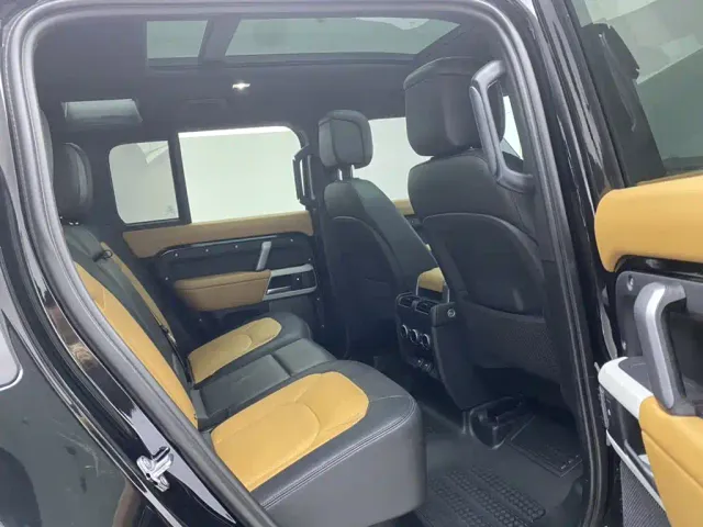 Land Rover Defender — Фото автомобиля 22