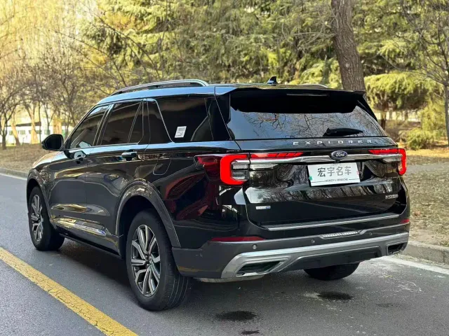 Ford Explorer — Фото автомобиля 26
