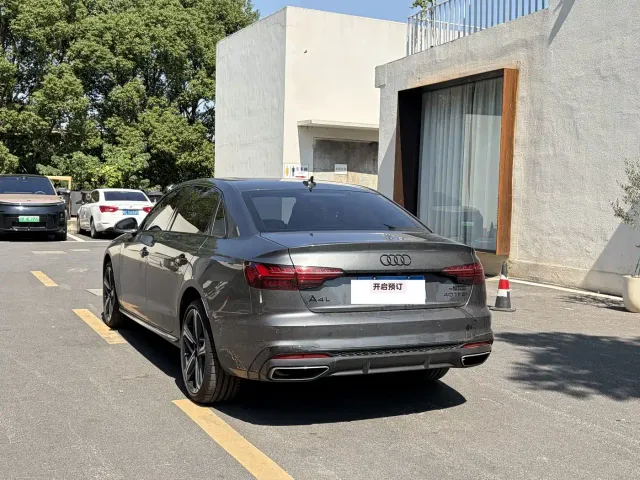 Audi A4L — Фото автомобиля 11