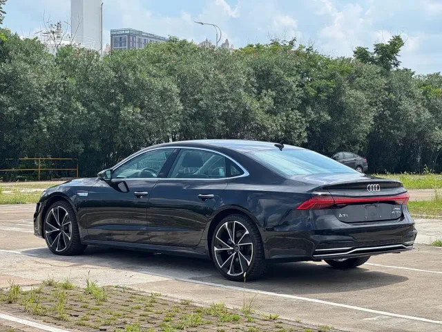 Audi A7L — Фото автомобиля 9