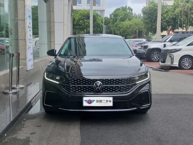 Volkswagen Passat — Фото автомобиля 2