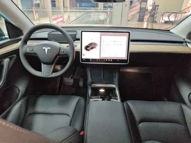 Tesla Model Y 2023 Rear-Wheel Drive Edition — Фото автомобиля 9