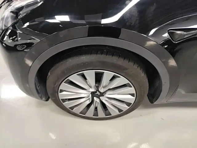 Tesla Model Y — Фото автомобиля 22